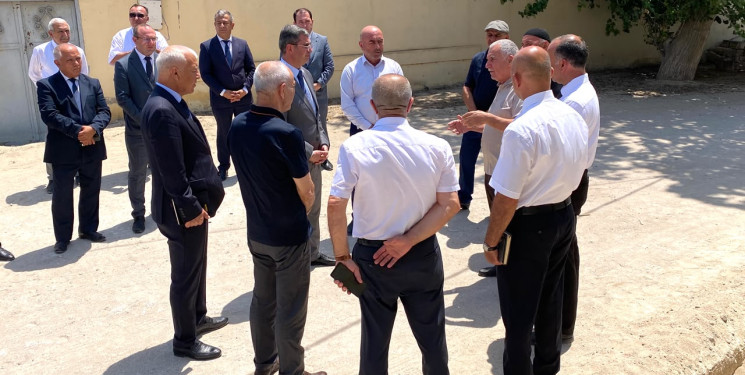 Rayon İcra Hakimiyyətinin başçısı Elşən Salahov rayonun xidmət sahələrinin rəhbərləri ilə birlikdə Türkan qəsəbəsində olub