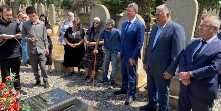 Azərbaycanın suverenliyi və ərazi bütövlüyü uğrunda canından keçərək şəhidlik zirvəsinə ucalmış Abdullazadə Qasım Əli oğlunun doğum günüdə əziz xatirəsi dərin ehtiramla yad edilmişdir