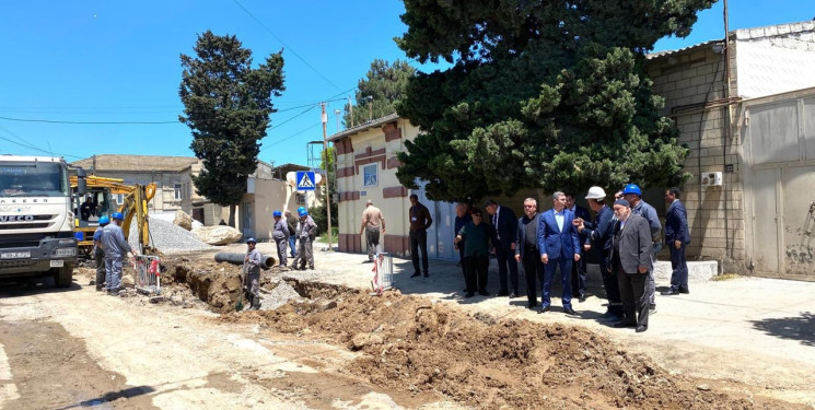 Buzovna qəsəbəsi, Əziz Mirəhmədov küçəsində drenaj sisteminin inşası istiqamətində işlər davam edir